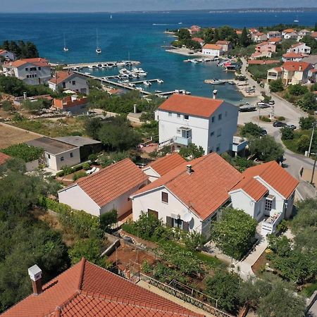 Roses Apartment Lukoran Dış mekan fotoğraf