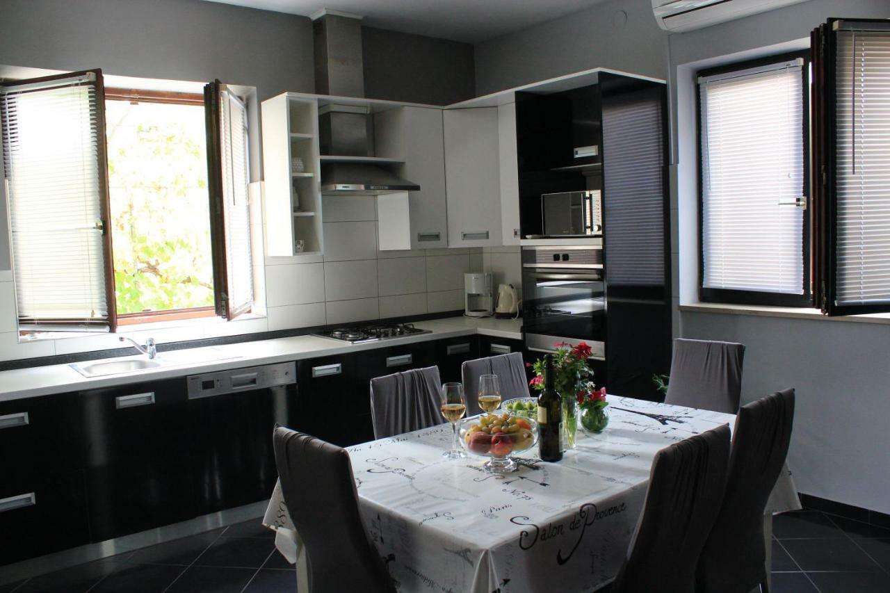 Roses Apartment Lukoran Dış mekan fotoğraf
